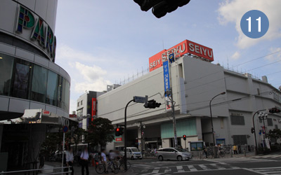 調布駅東口交差点