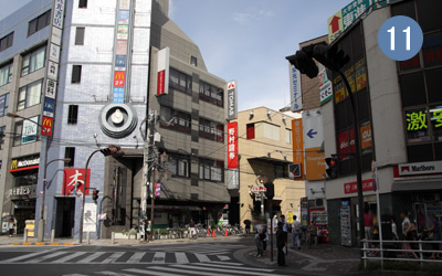 調布駅東口交差点